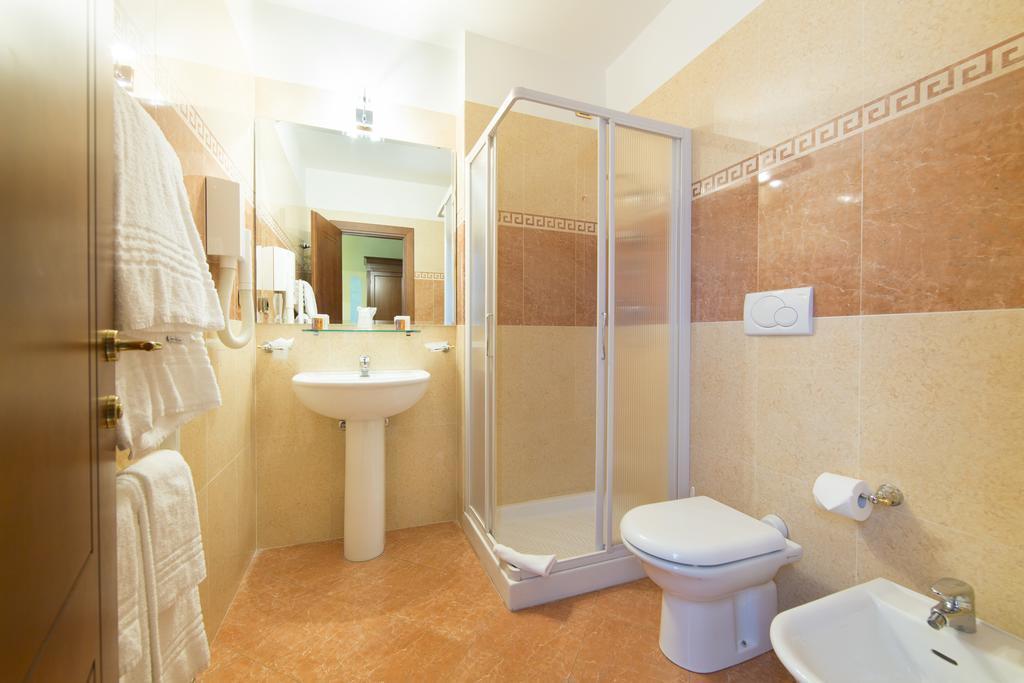 Hotel Londra Алессандрия Экстерьер фото