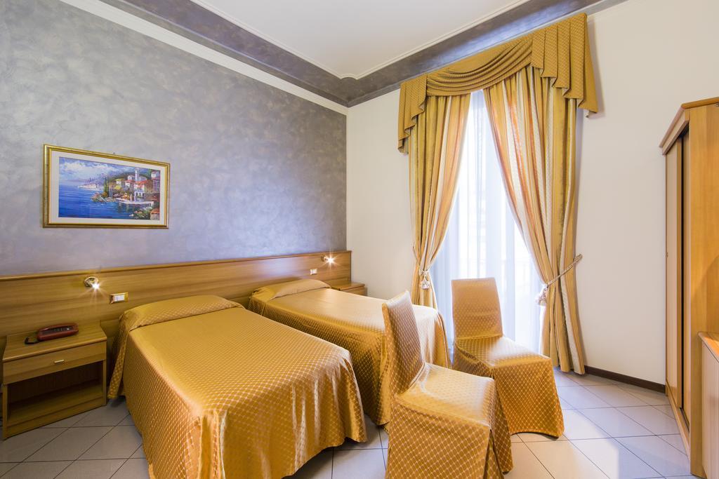 Hotel Londra Алессандрия Экстерьер фото