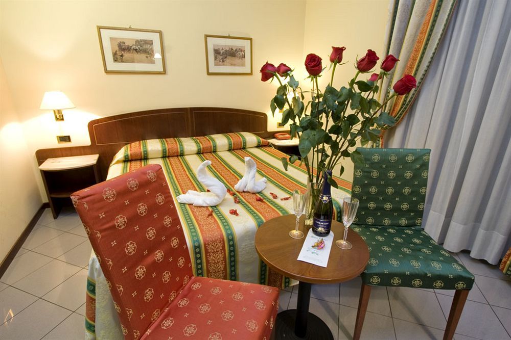 Hotel Londra Алессандрия Экстерьер фото